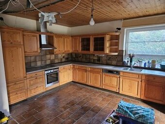 Masívna kuchynská linka z Nemecka so spotrebičmi