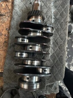 Subaru EE20Z kľukový hriadeľ