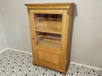 Stará vitrína, skleník, skříň po renovaci