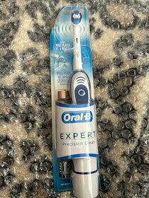 Zubná kefka Oral B Battery EXPERT Precision Clean