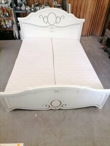 manzelská postel