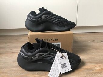 Yeezy 700 V3