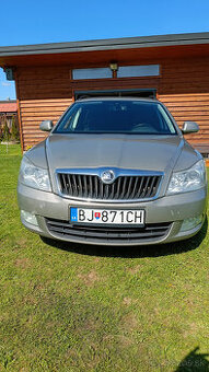 Skoda octavia combi.