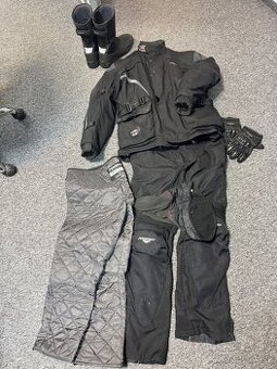 Set oblečenia na motorku