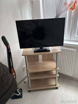 Predám televízor s dreveným stojanom