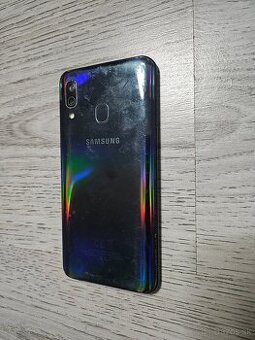 Samsung galaxy a40...ma poškodený displej