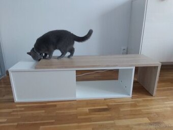 stolík pod TV
