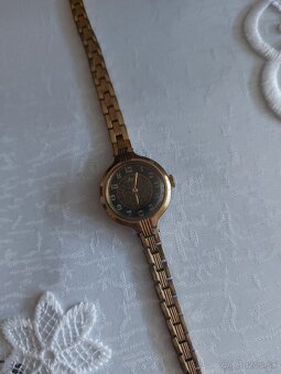 Dámske retro hodinky.