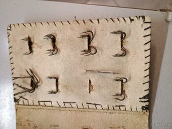 Puzdro a háčiky na ryby