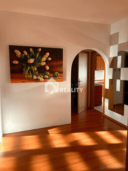 Slnečný 3-izbový byt na predaj - REZERVOVANÉ 