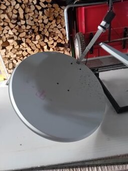 Predavam 2 satelity a 2 stojany