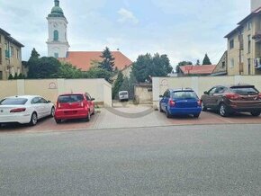 Parkovacie státie v centre mesta Komárno na prenájom
