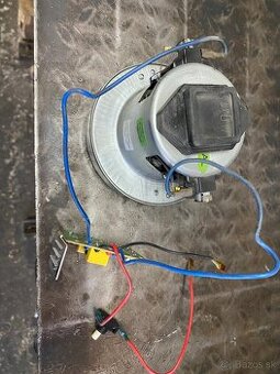 Univerzálny motor pre vysávač