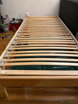 Posteľ 90/200 s roštom
