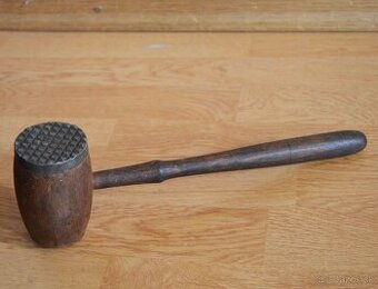 Starý drevený tĺčik (32x10cm)