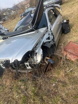 Rozpredám karosárske diely Mercedes w211