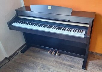 Klavír Yamaha CLP-330