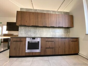 Kuchynská linka – SKLADOM