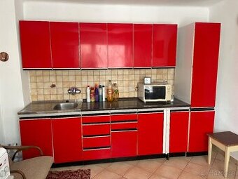 Kuchynská linka na chatu