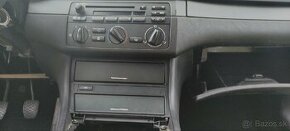 E46 stropnica popolník kastliky rádio klíma panel