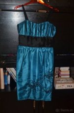 Krátke spoločenské šaty tyrkysovej farby