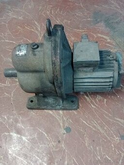 Elektromotor s prevodovkou