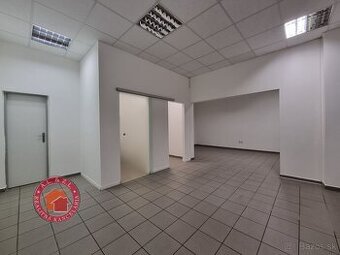 45 m2 OBCHODNÝ PRIESTOR V SENCI, pešia zóna