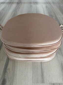 Sada 4x podstedakov