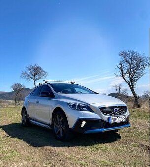 Volvo V40 Cross Country D2 Momentum Pro, Top stav.