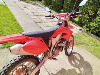 Predám Hondu CRF 450 r.v.2010. s ŠPZ.