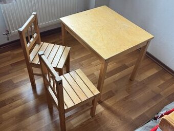 Detský stolík s dvomi stoličkami Ikea SVALA