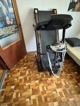 Bežiaci pás - 1