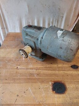 Motor s prevodovkou