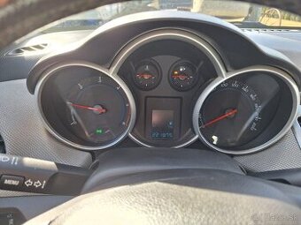 Predám CHEVROLETE CRUZE
