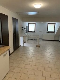 Prenájom 3-izbového bytu v Brezne