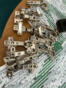 Predam samozatvaracie panty /zavesy/ dveri skriniek