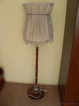 Stojanová lampa.