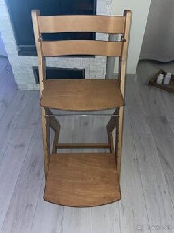 Rastúca detská stolička