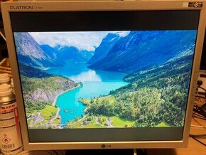 Na Predaj: LG 17" Flatron L1752S Monitor