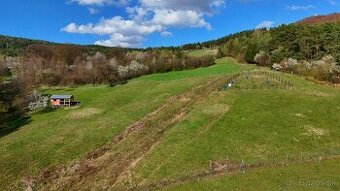 Rekreačný pozemok s dreveným altánkom - Horná Breznica