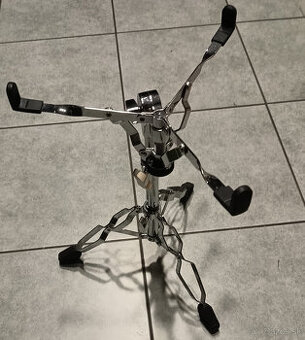 hardware na bicie - pedál, stojany hihat a snare