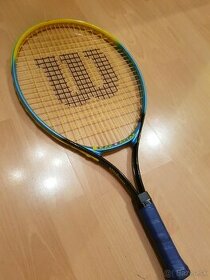 PREDÁM ÚPLNE NOVÚ TENISOVÚ RAKETU WILSON PRE JUNIOROV