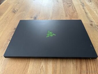 Razer Blade 17 (2022)