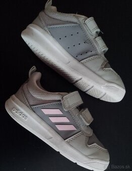 Detské botasky Adidas v.23 TOP stav,/+ ponožky a hrací slon