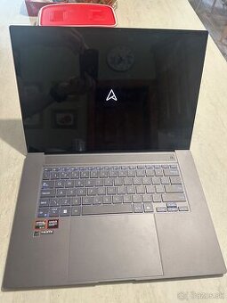 ASUS Zenbook S16 Oled UM5606WA