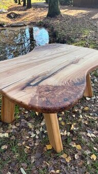 Konferenčný stolík z masívneho dreva