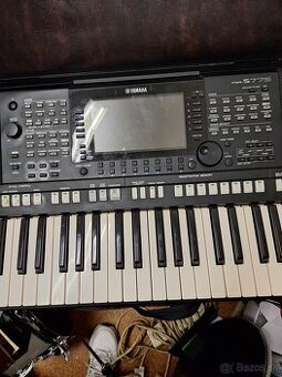 Yamaha psr s 775