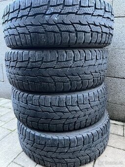 Predám zimné Nokian 215/60 R17