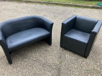 Sedačka a kreslá z kaviarne