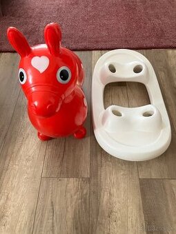 Koník Rody s podstavcom